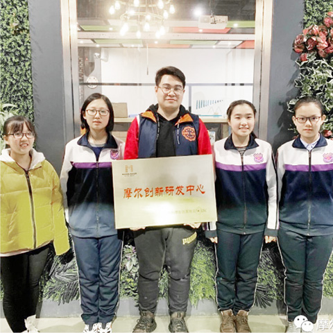 走进学校